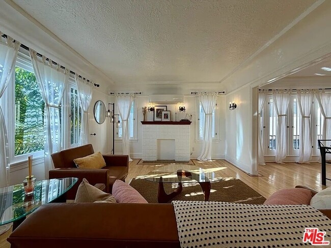 Building Photo - 837 5th St