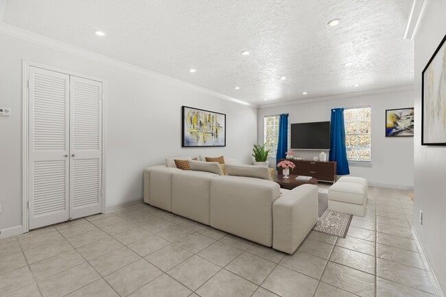Photo - 357 N Post Oak Ln Unidad 217