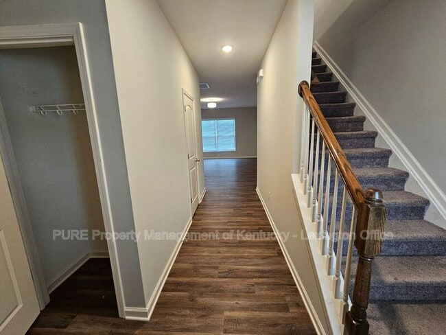 Photo - 121 Forester Ct