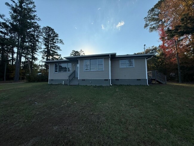 Building Photo - Cute Updated West Columbia HOME