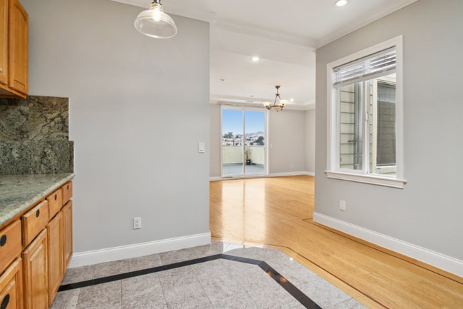 Photo - 163 Rae Ave Unit 3