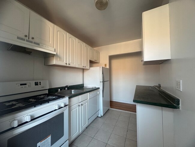 Building Photo - 3404 76th St Rental