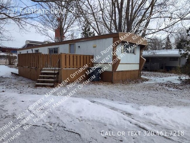 707 Eastgate Dr SE