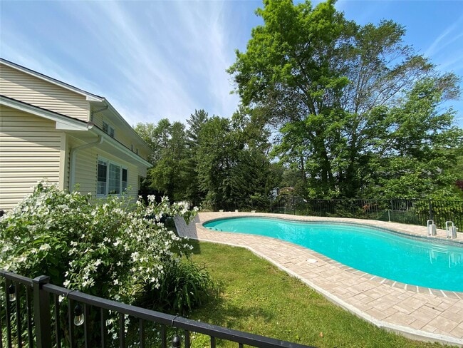 Photo - 213 Fort Lee Pl House