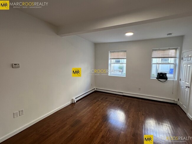 Photo - 267 Bolton St