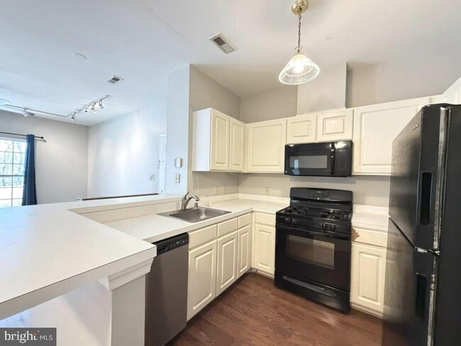 Photo - Beautiful 2bd 1bth private patio-level condo in New Town with a peaceful wooded view!