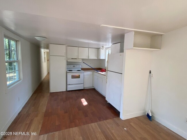 Photo - 125 Compton St