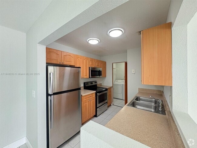 Building Photo - 2842 NW 55th Ave Unit 2C Rental