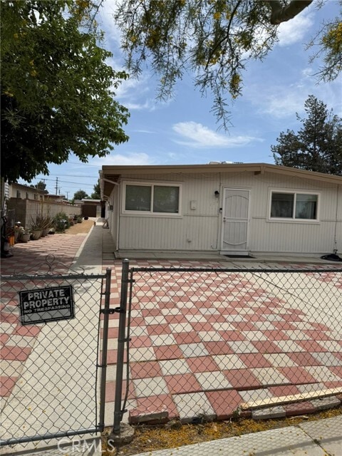 Building Photo - 124 W Lancaster Blvd