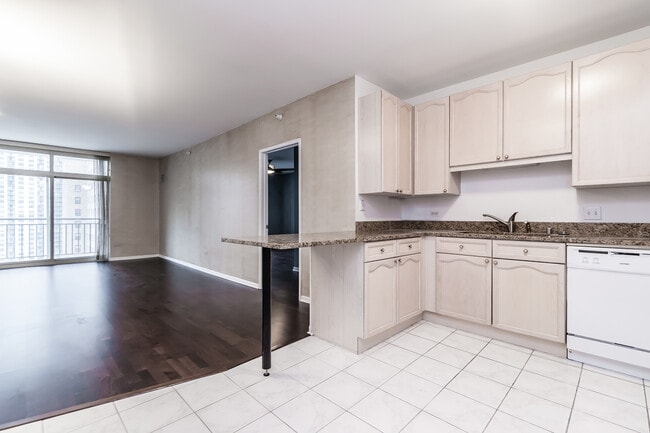 Photo - 21 W Chestnut St