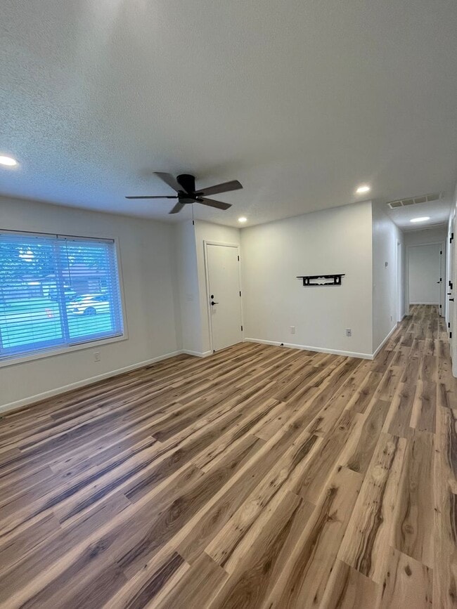 Photo - Great Location 3 bedroom 1 bath 1car garage