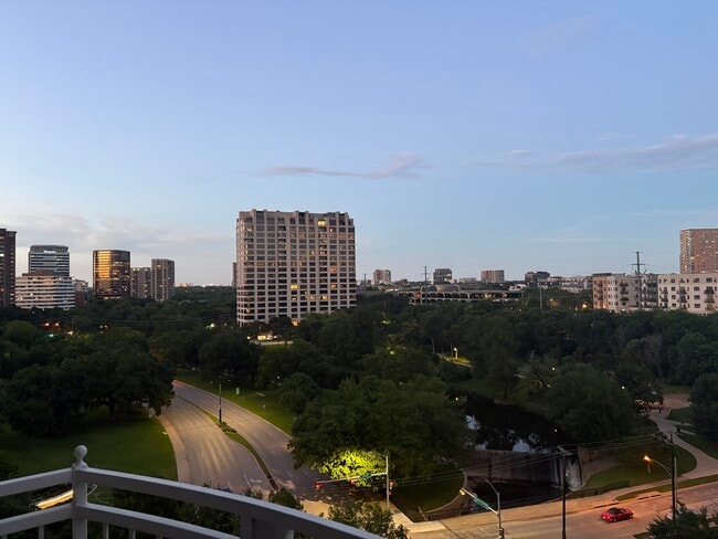 Building Photo - 3225 Turtle Creek Blvd Unit 1003