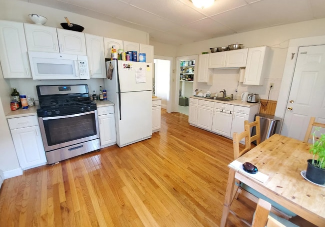 Photo - 281 Pearl St Apartments Unit 279-3L
