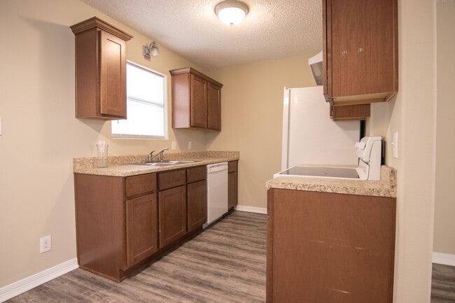 Photo - 7817 Walnut Dr