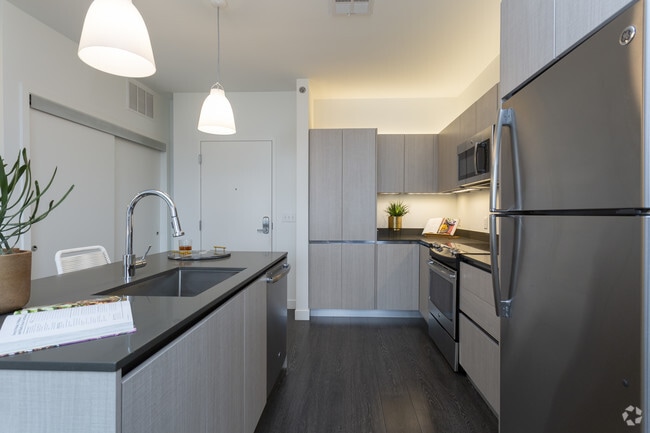 1BR, 1BA - 632 SF