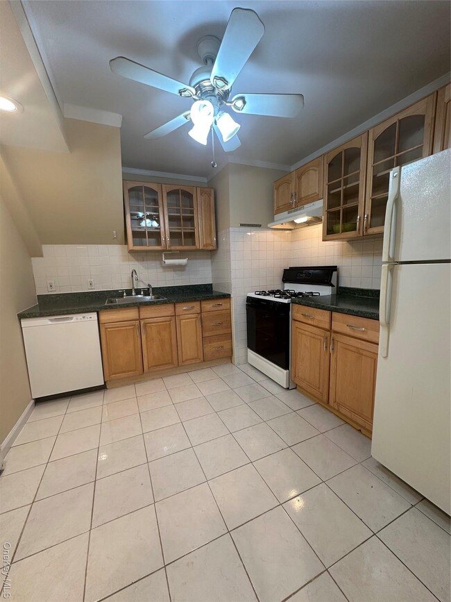 Photo - 809 Hampshire Rd