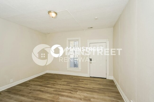 Photo - 1 Bedroom Pet-Friendly Home in Louisville, KY with Main Street Renewal