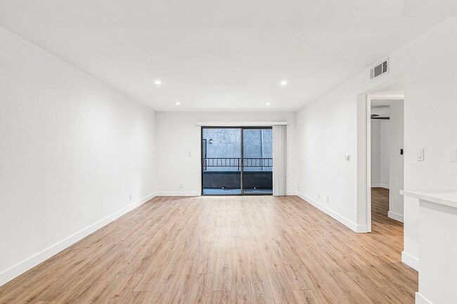 Photo - 5807 Laurel Canyon Blvd