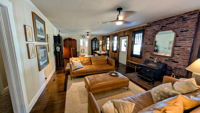 Photo - 1534 Midland Rd