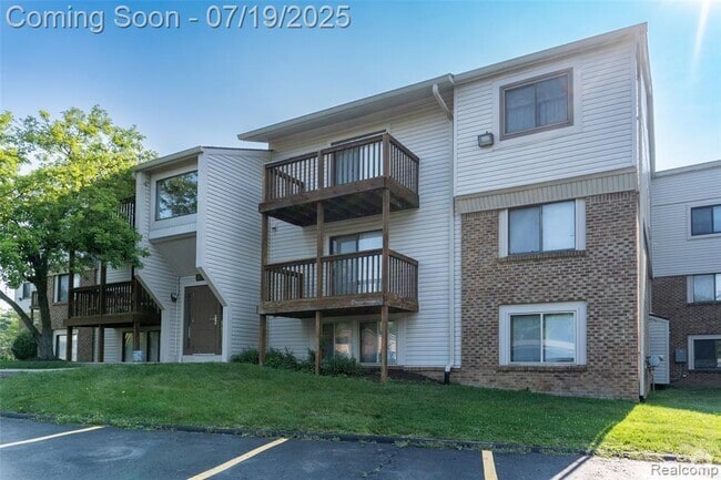 Building Photo - 30074 W 12 Mile Rd Unit 110 Rental