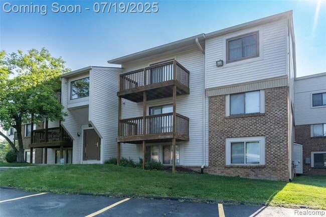 Photo - 30074 W 12 Mile Rd Condo Unit 110