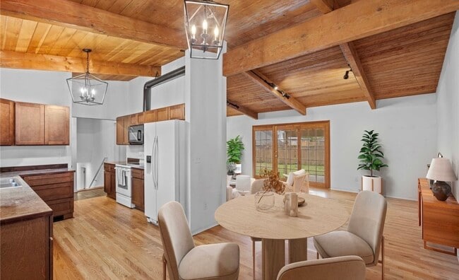 Photo - 616 117th St S