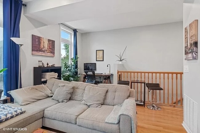 Photo - 2717 N Artesian Ave Unit 2