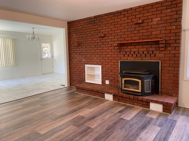 Photo - Beautiful 4 bedroom home!