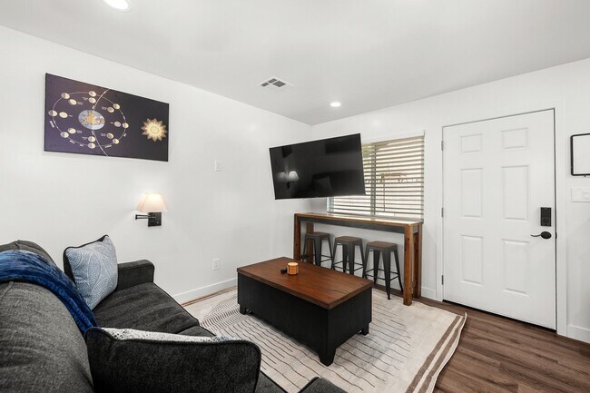 1242 E Pierce St Unidad 2