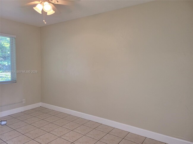 Photo - 1005 N 18th Ct Unit 3