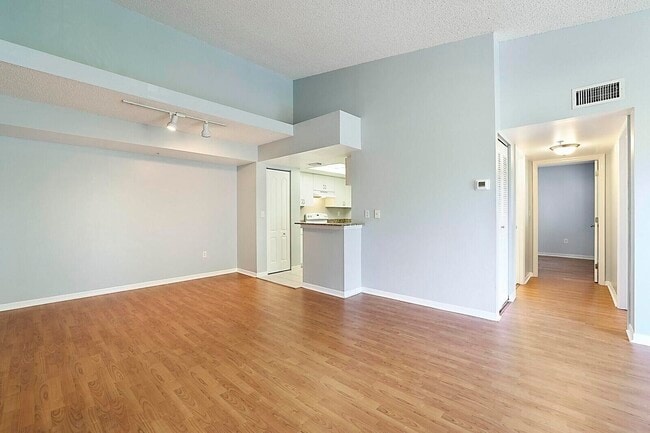 Photo - 100 Crestwood Ct N Unit 113