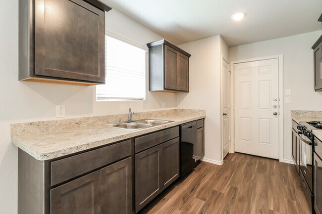 Photo - 109 Arango Wy