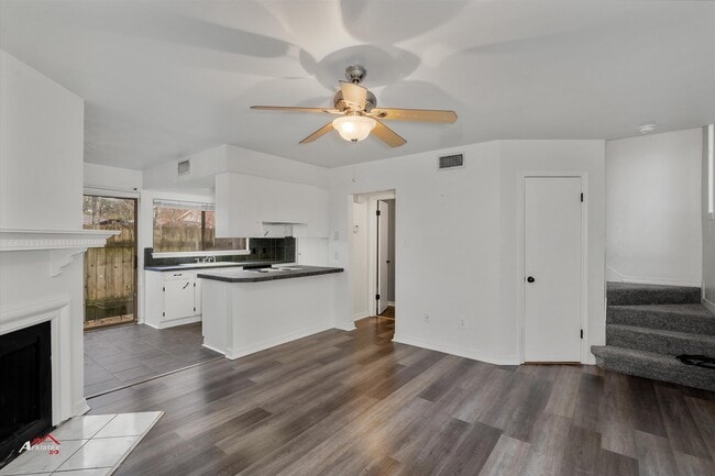 Photo - 217 Settlers Park Dr