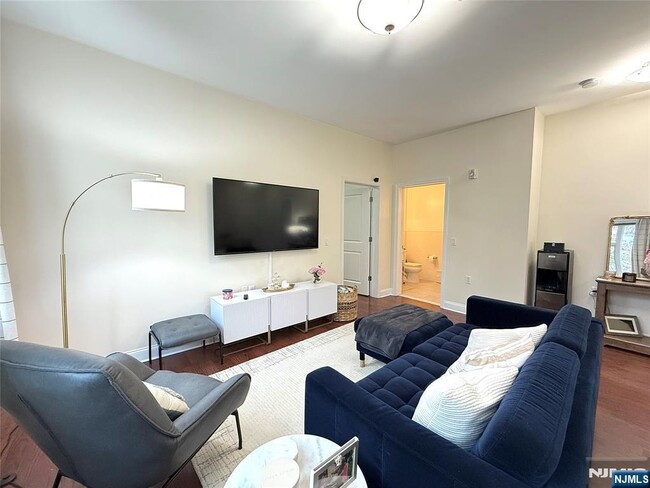 Photo - 615 Palisade Ave Unidad 1