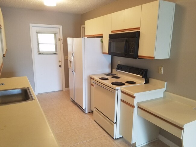 Photo - Spacious 2-Bedroom, 2-Bathroom Condo in Winter Haven