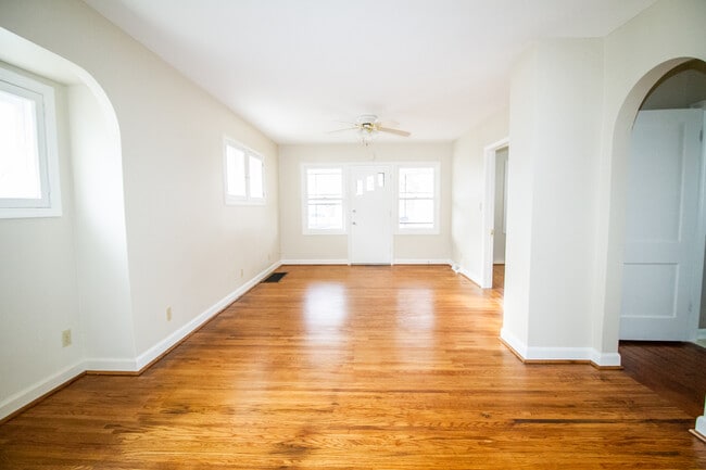 Photo - 4220 Caroline Ave