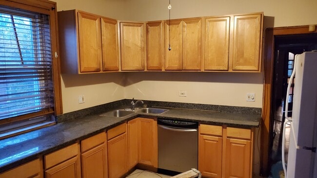 Kitchen - 8057 S Sangamon St Unit 2