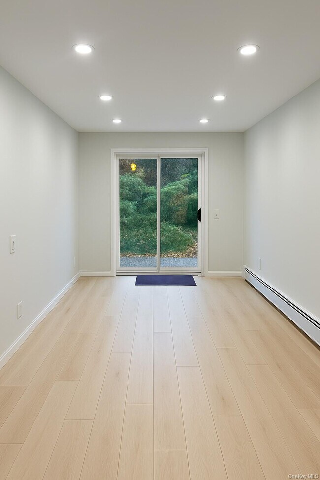 Photo - 987 Halsey St Unit 1