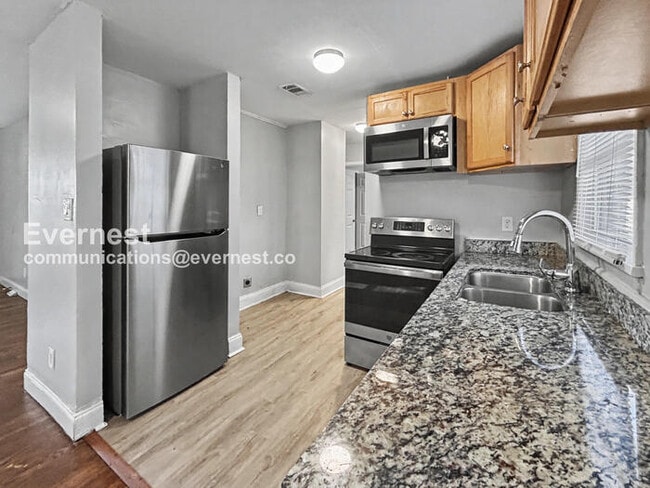 Photo - 942 Fairburn Rd NW