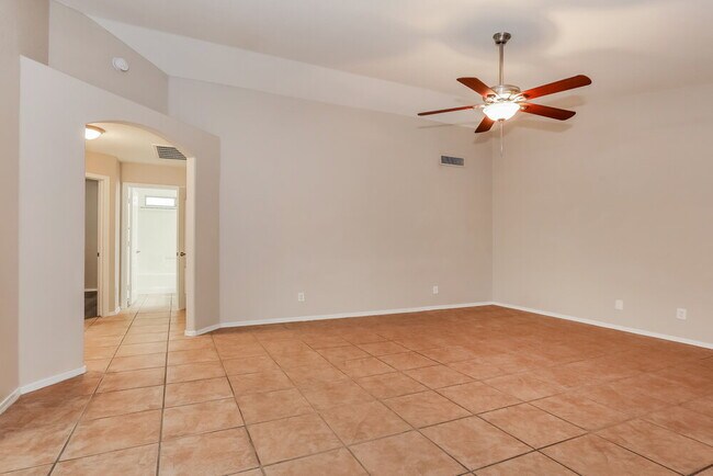 Photo - 118 W Tumbleweed Ct