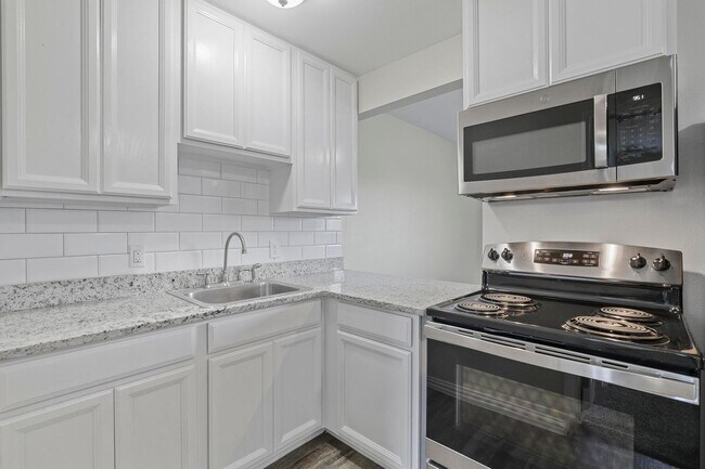 Photo - Oak Street Flats: Leasing Specials! Ranch ... Apartments