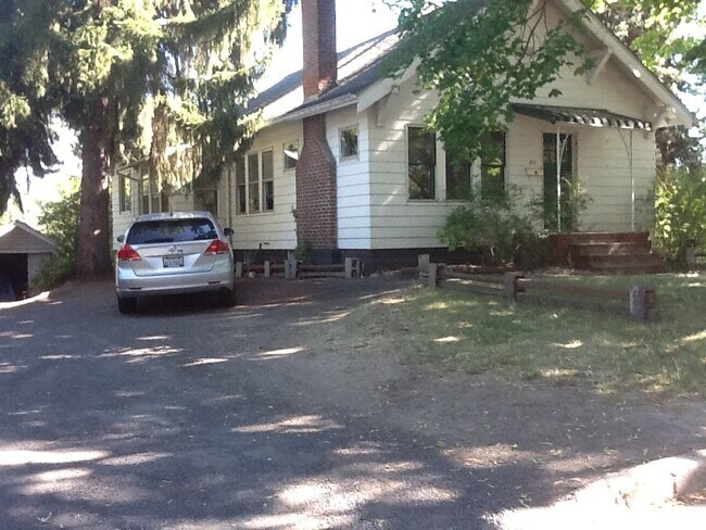 Photo - 810 NE Michigan St