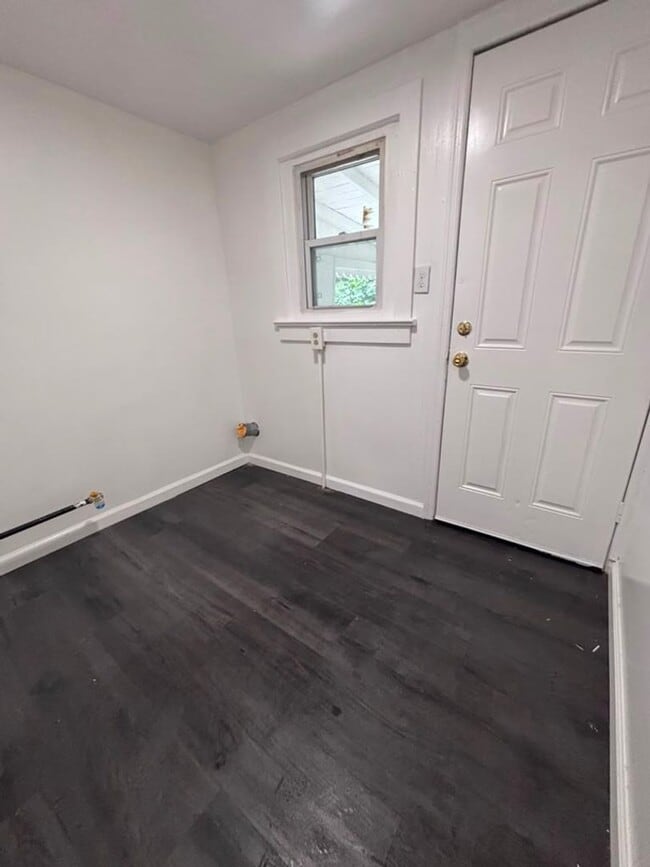 Photo - 739 Beatty St