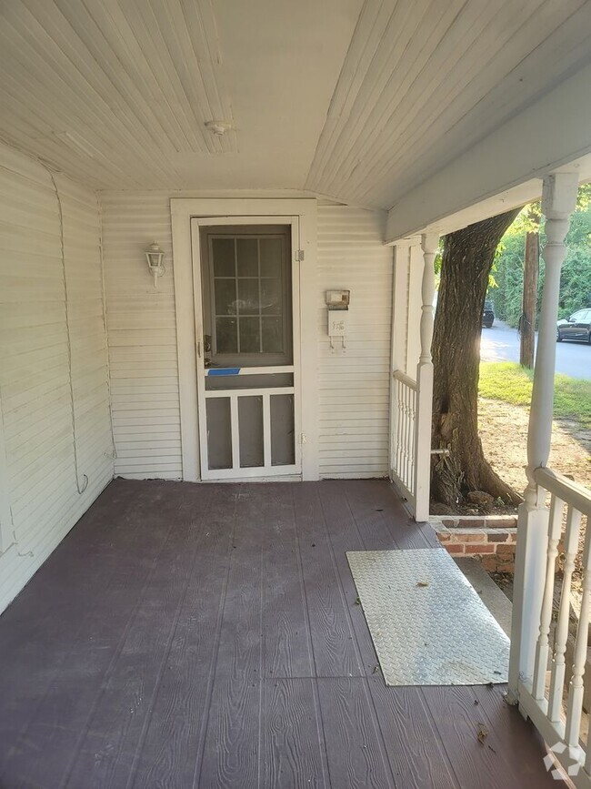 Building Photo - 1/1 in historic home with a shared porch a...