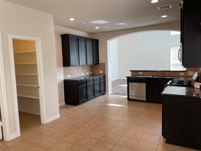 Photo - 627 Oak Cir Dr E