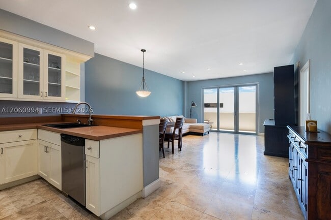 Building Photo - 5 5th St Unit LE