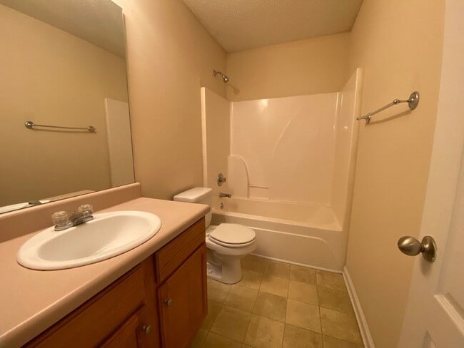 Photo - PRE-LEASING FOR MAY 2026 ! 1/2 DEPOSIT SPECIAL