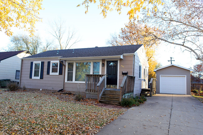 Photo - 530 E Beloit Ave Casa