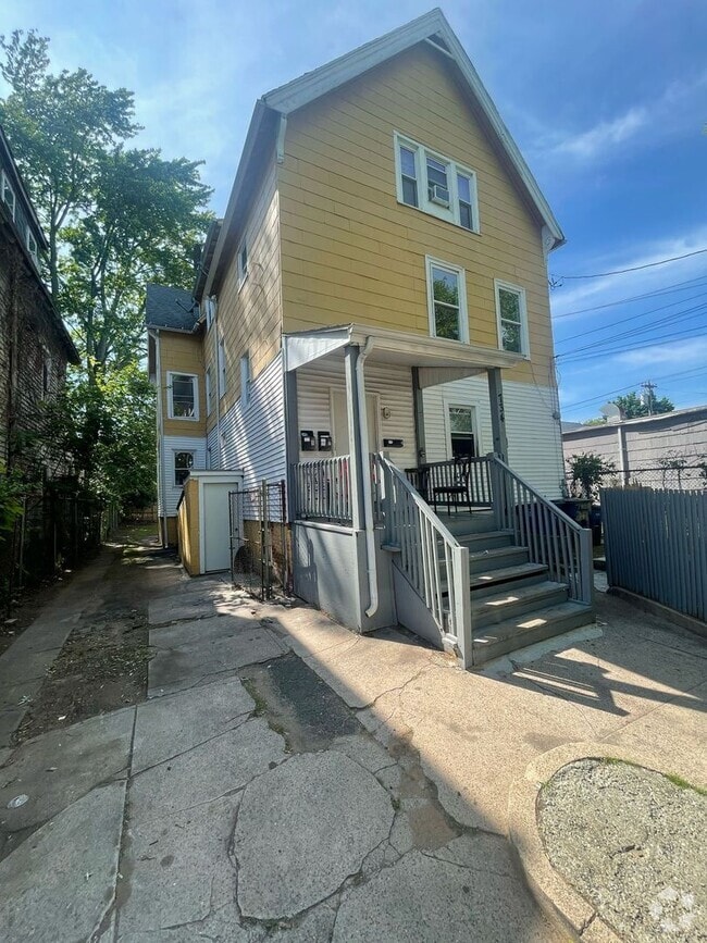 Building Photo - 734 Orchard St Unit 2nd Floor Rental