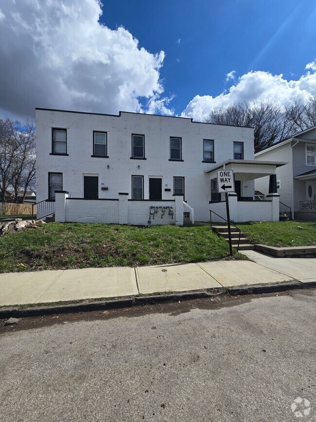 Building Photo - 36-40 S OAKLEY AVE Unit 38 S Oakley Ave Rental